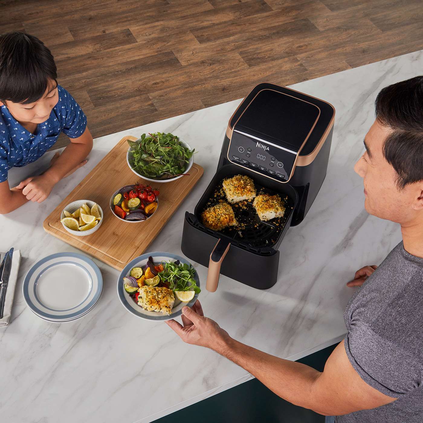 Compact air fryer, larger capacity*