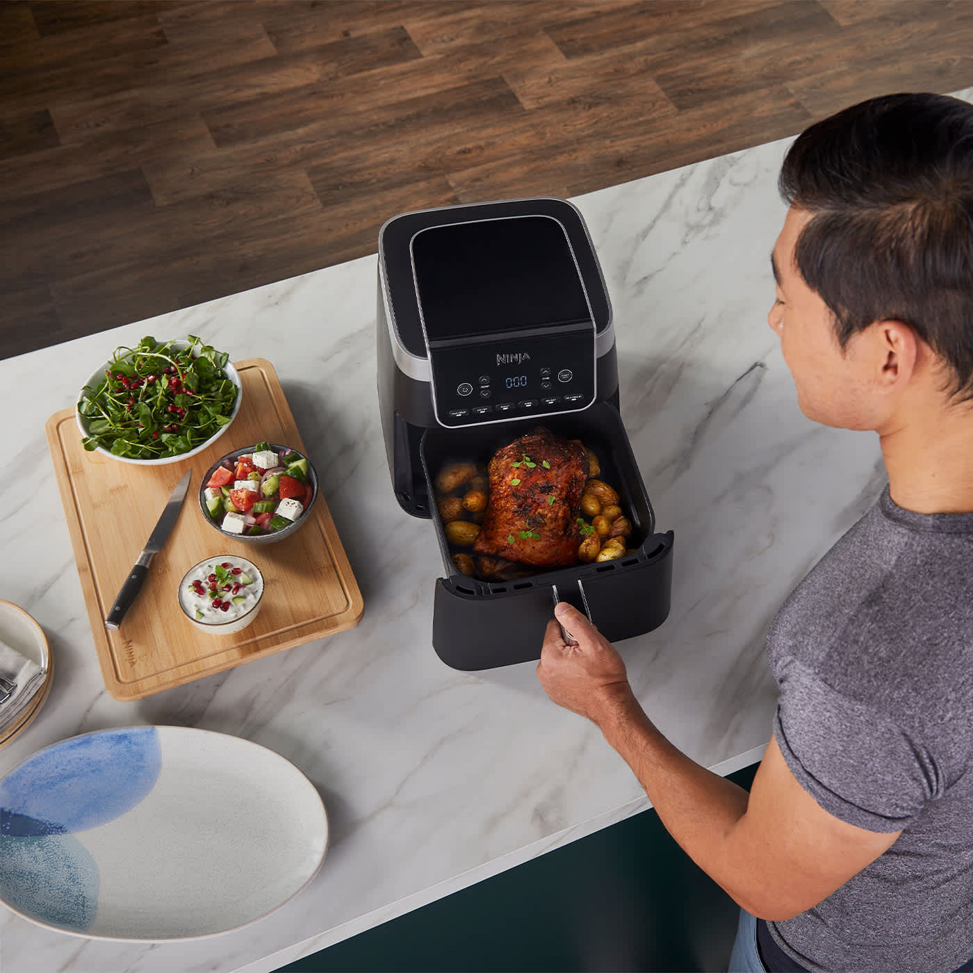 Compact air fryer, larger capacity*